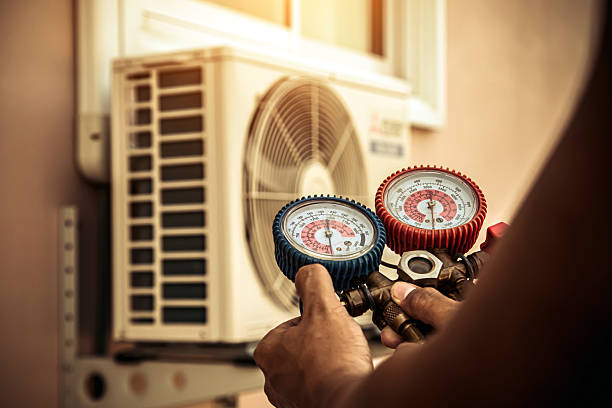 Professional Ac Installation technician working in Cold Spring Harbor, NY